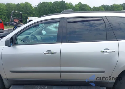 2012 Chevrolet Traverse Ls z USA, uszkodzony, nr VIN 1GNKREEDXCJ138982